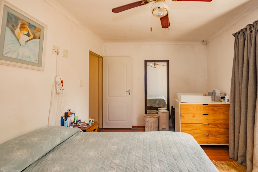 6 Bedroom Property for Sale in Uitzicht Western Cape